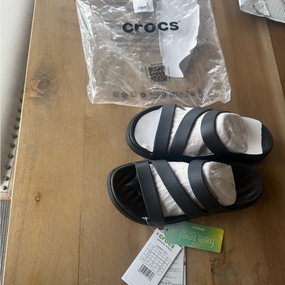 CROCS Black Getaway Strappy Sandals - Picture 6 of 8